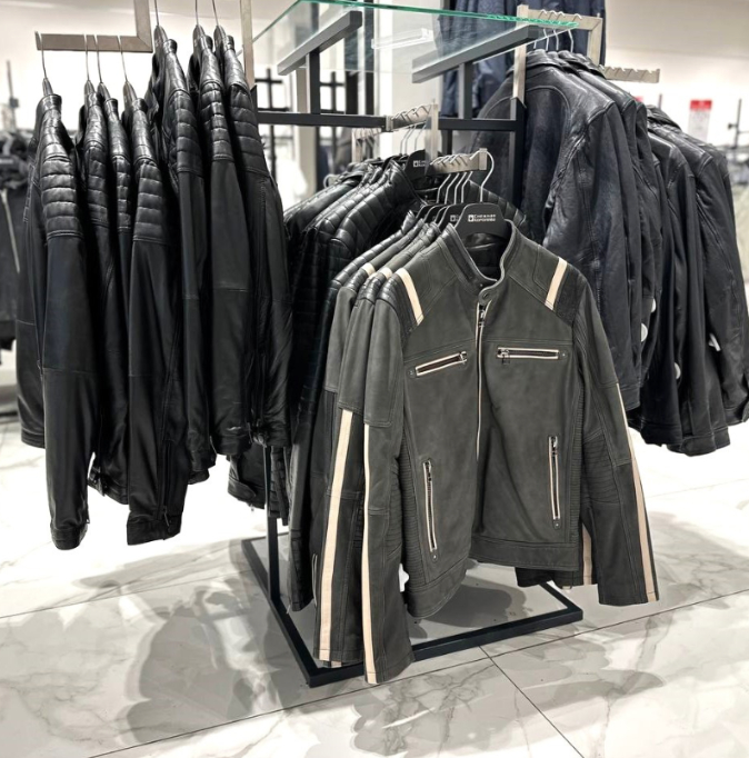 Магазины Снежная Королева - выбрали кожаную куртку